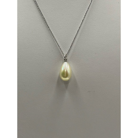 Trifari Single Teardrop Faux White
Pearl Silver Tone 16" Necklace - Picture 2 of 12